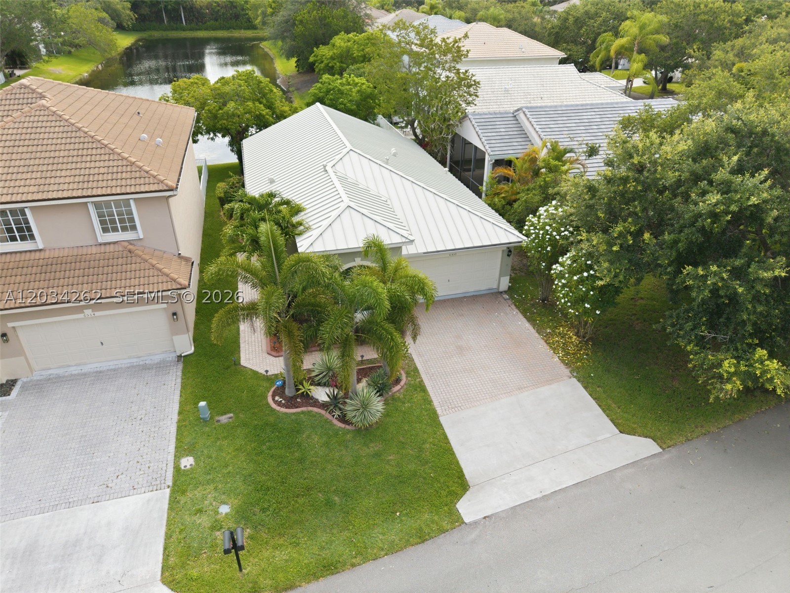 REGENCY LAKES AT COCONUT - Residential