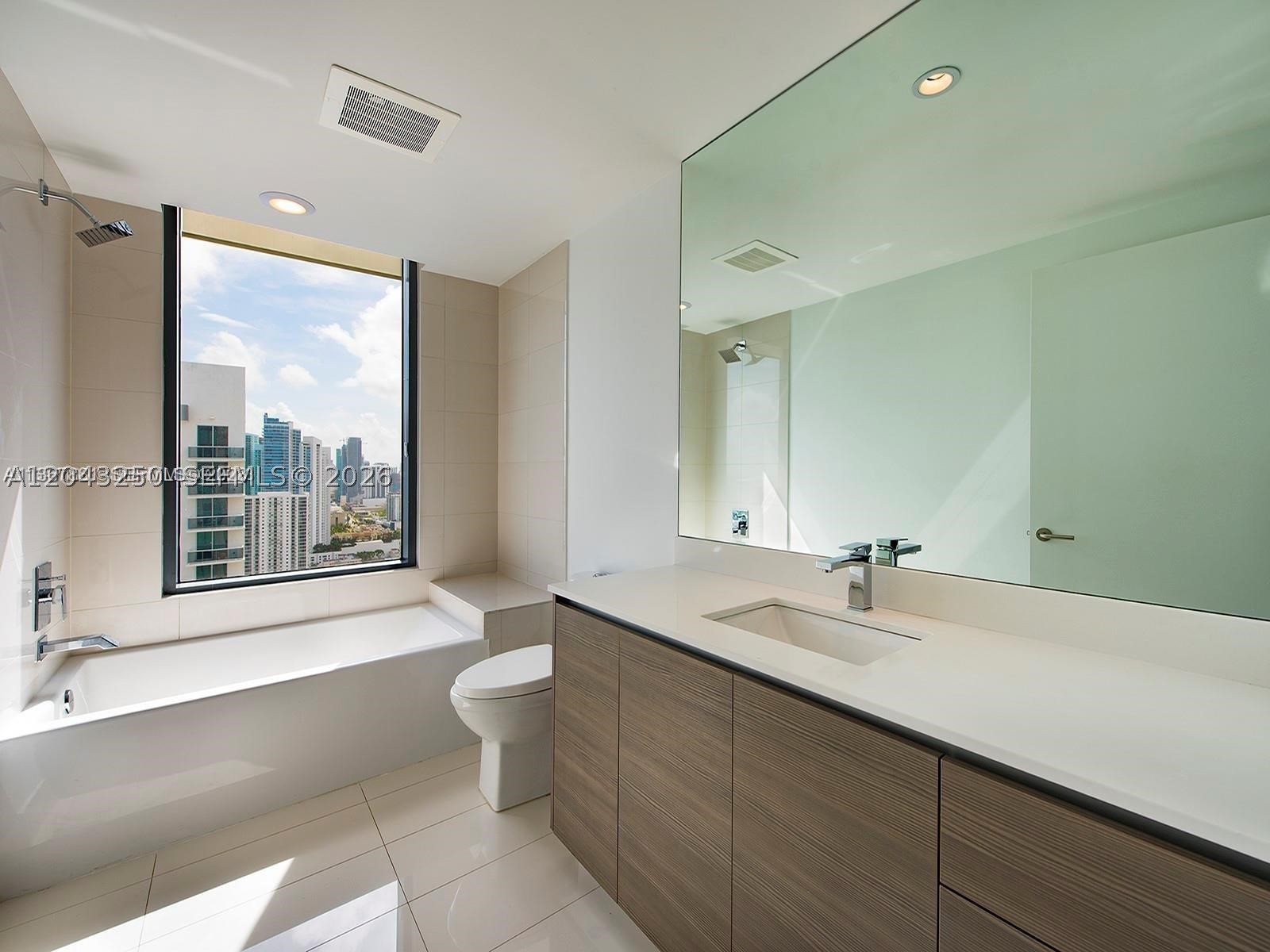 ICON BAY CONDO - Residential Lease