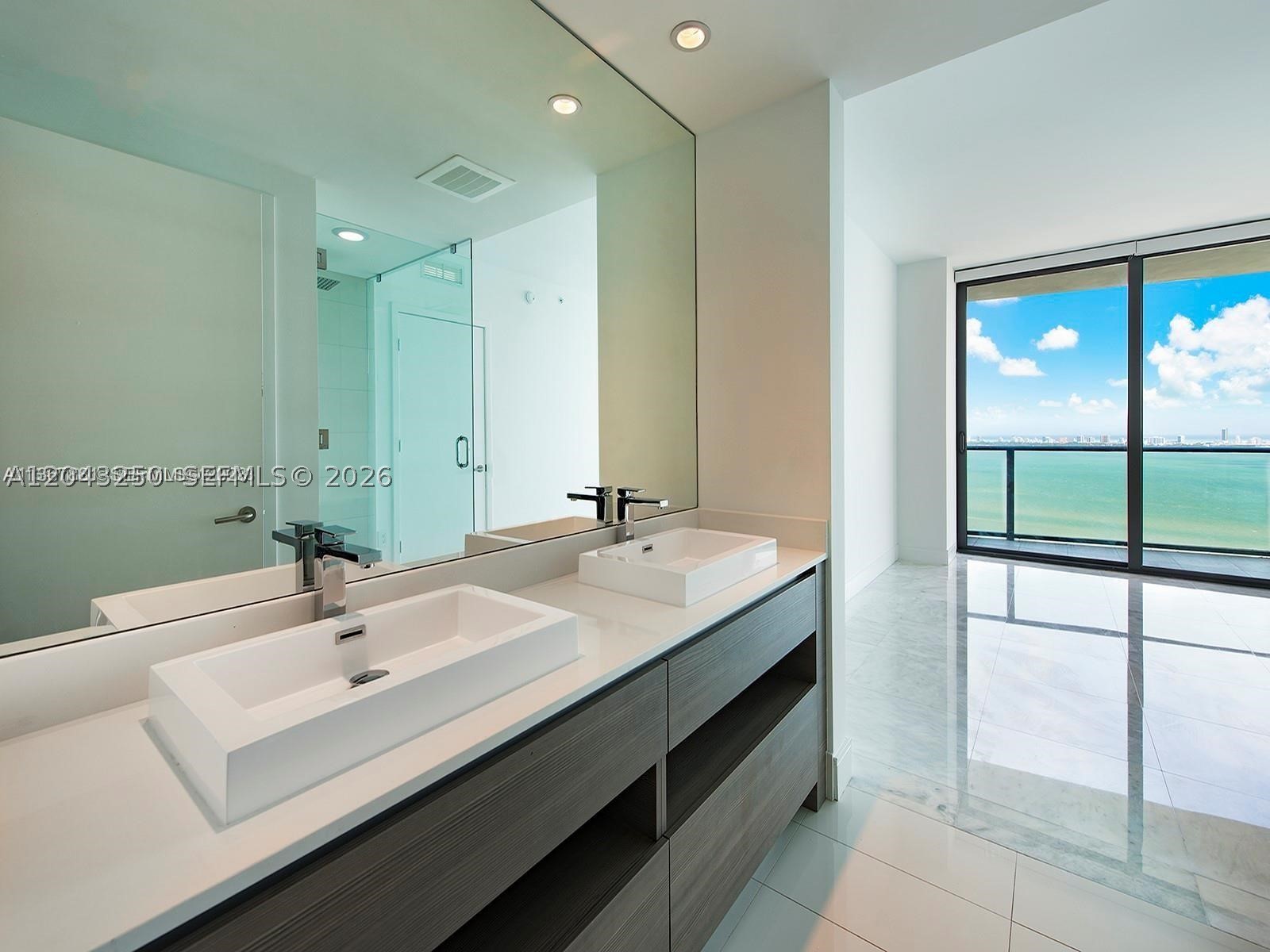 ICON BAY CONDO - Residential Lease