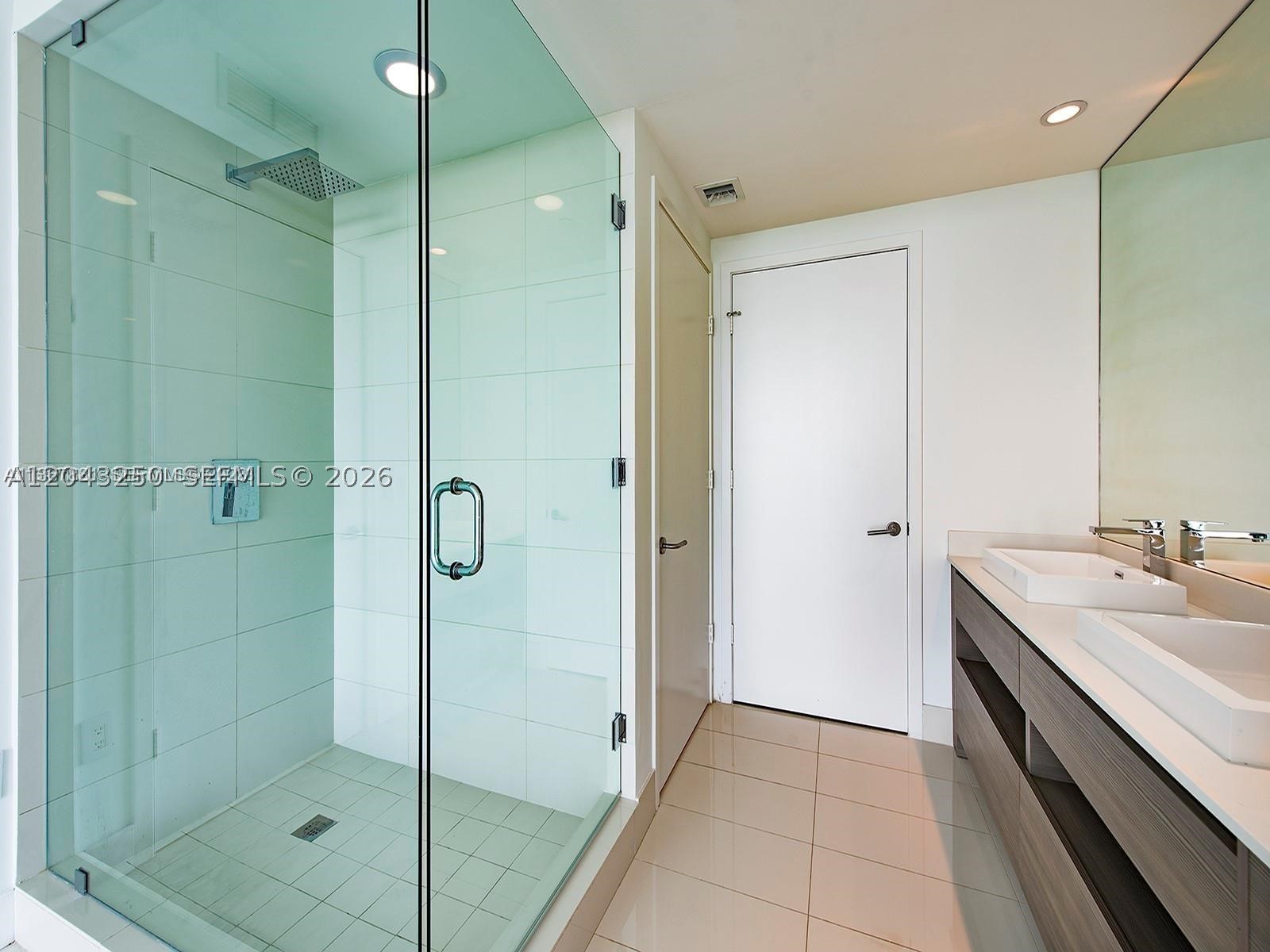 ICON BAY CONDO - Residential Lease