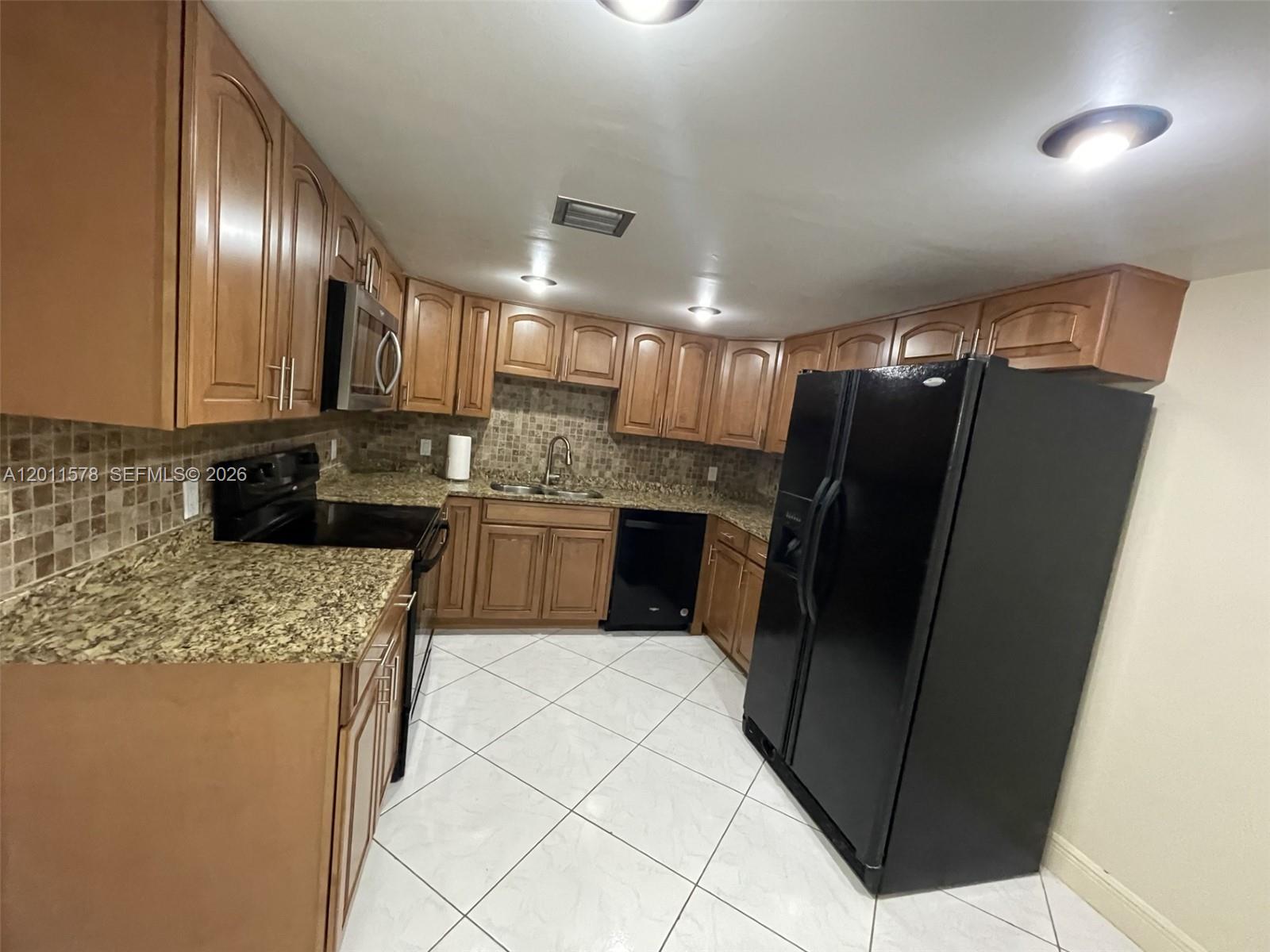 BLDG 130 OF COUNTRY CLUB - Residential