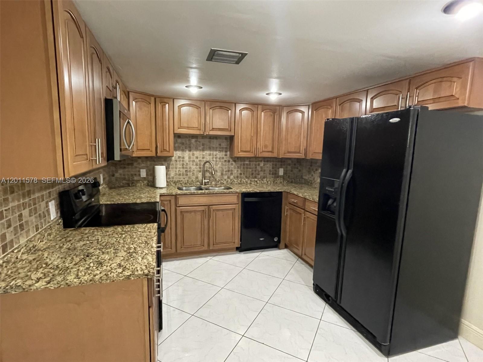BLDG 130 OF COUNTRY CLUB - Residential