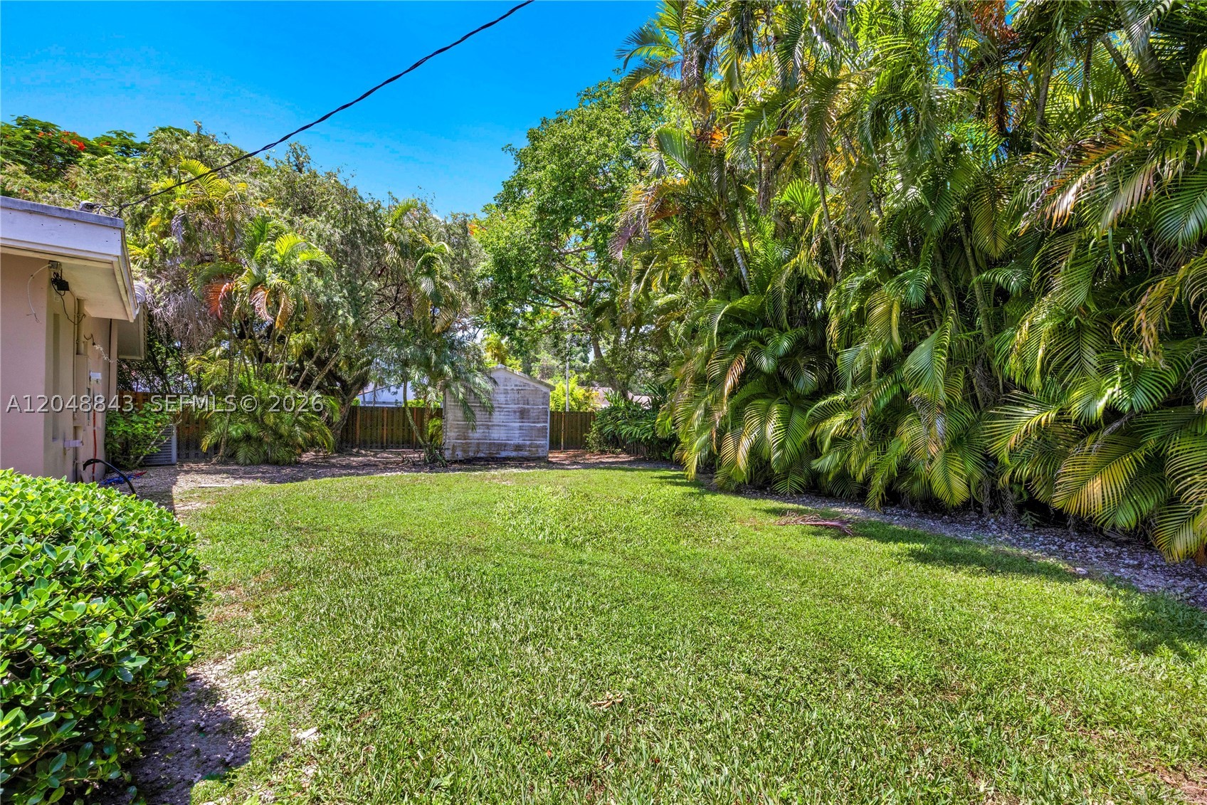 BEVERLY GARDENS - Land