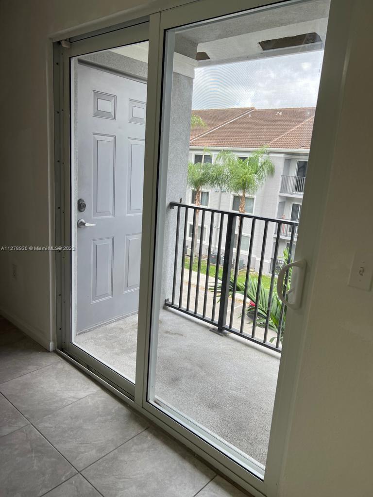 VISTA TRACE 4 CONDO - Residential Lease