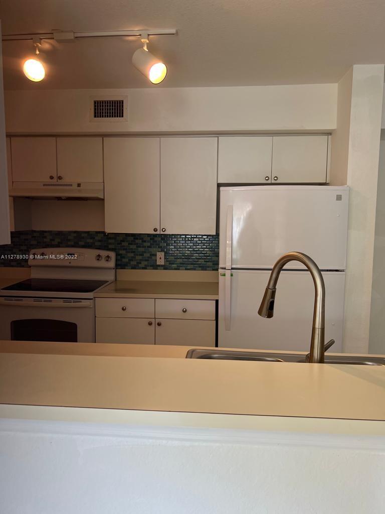 VISTA TRACE 4 CONDO - Residential Lease
