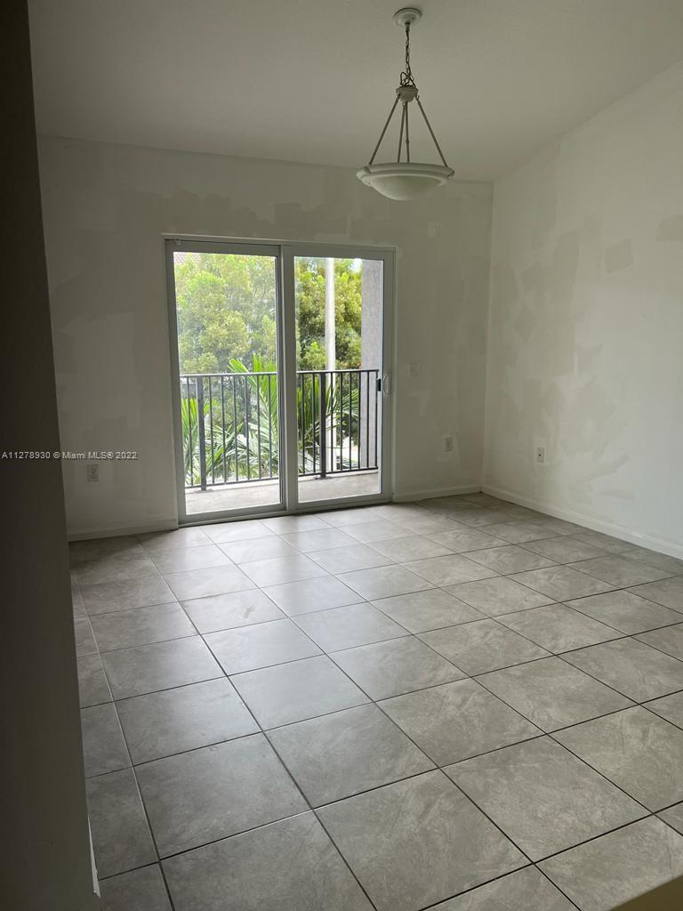 VISTA TRACE 4 CONDO - Residential Lease