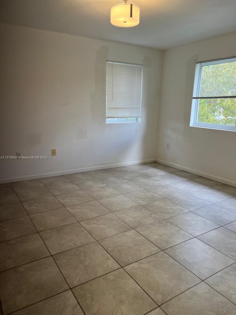 VISTA TRACE 4 CONDO - Residential Lease