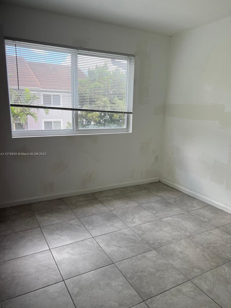 VISTA TRACE 4 CONDO - Residential Lease