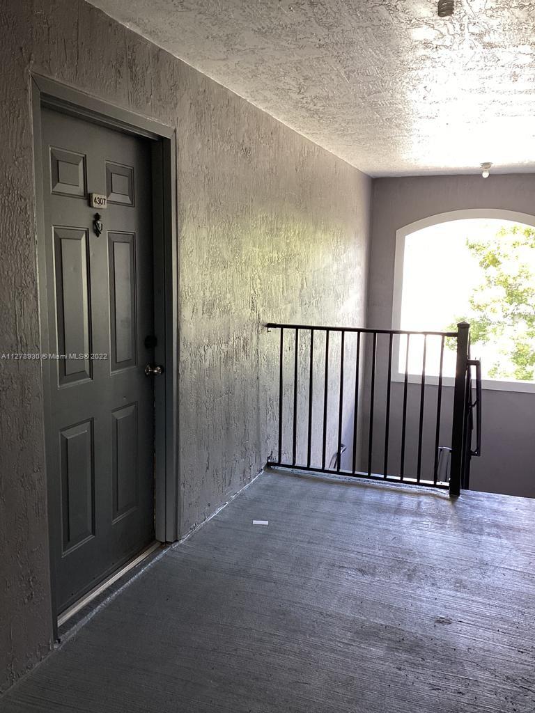 VISTA TRACE 4 CONDO - Residential Lease