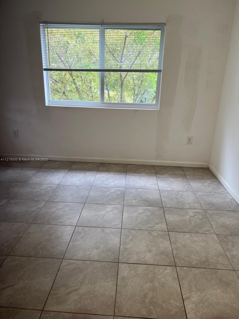 VISTA TRACE 4 CONDO - Residential Lease