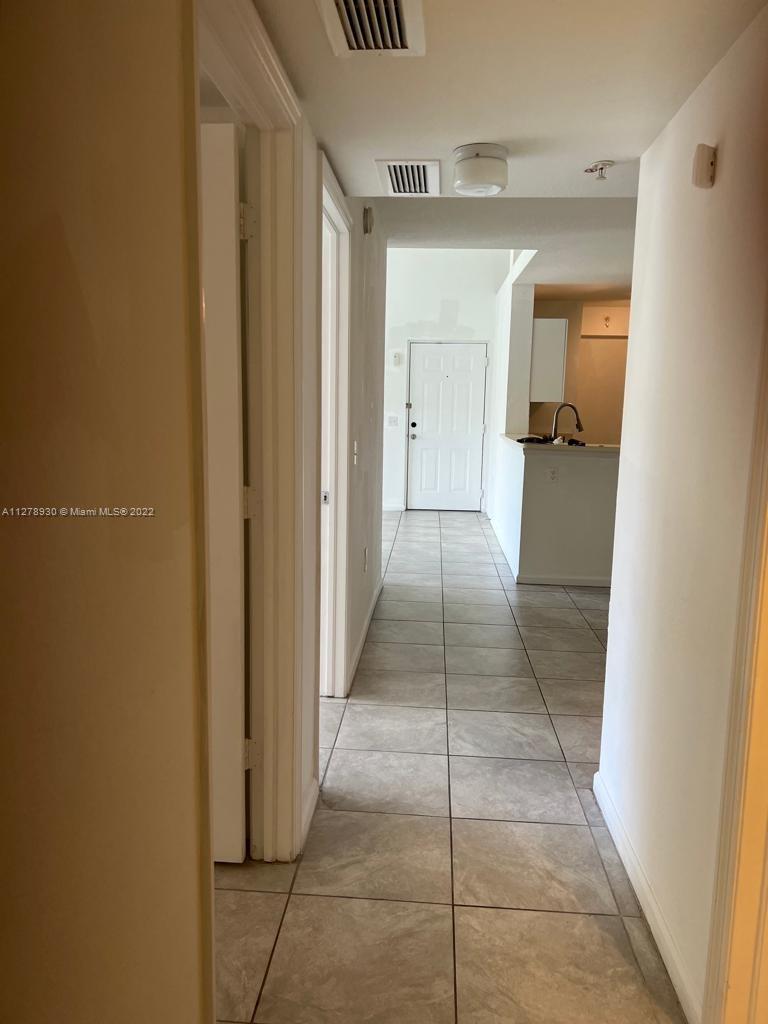 VISTA TRACE 4 CONDO - Residential Lease