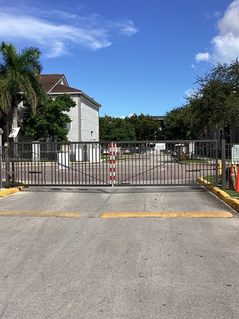 VISTA TRACE 4 CONDO - Residential Lease