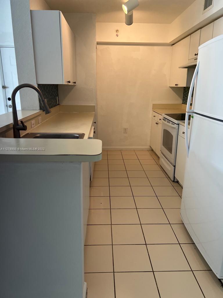 VISTA TRACE 4 CONDO - Residential Lease