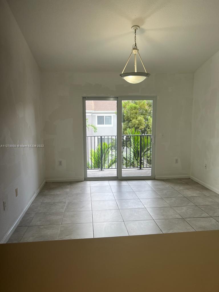 VISTA TRACE 4 CONDO - Residential Lease