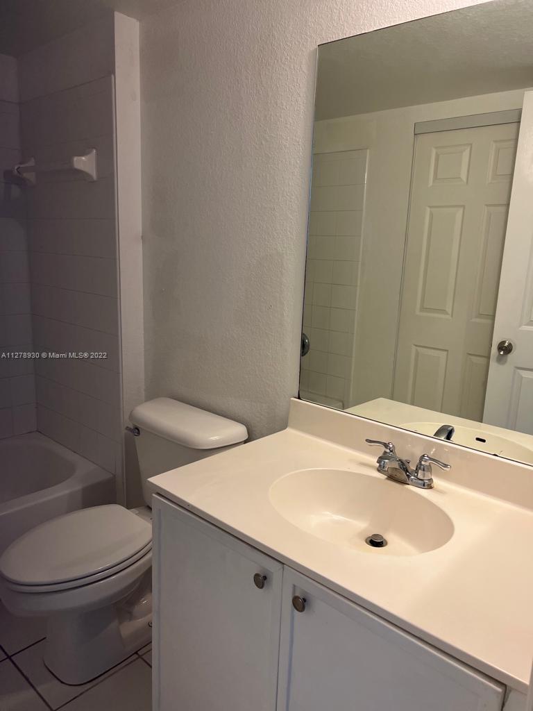 VISTA TRACE 4 CONDO - Residential Lease