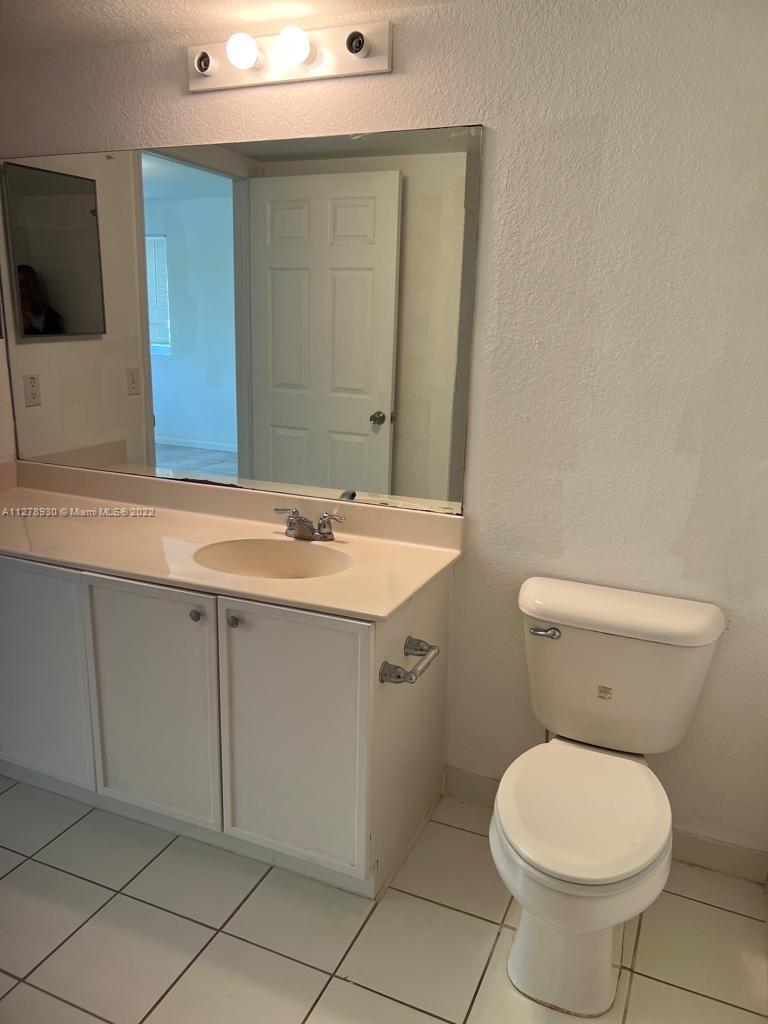 VISTA TRACE 4 CONDO - Residential Lease