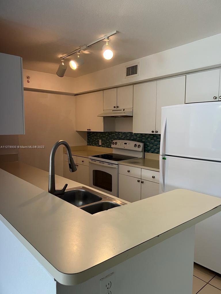 VISTA TRACE 4 CONDO - Residential Lease