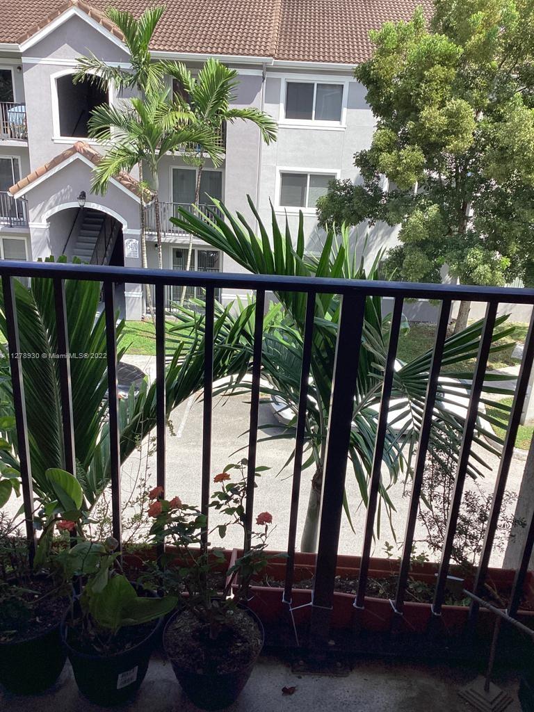 VISTA TRACE 4 CONDO - Residential Lease