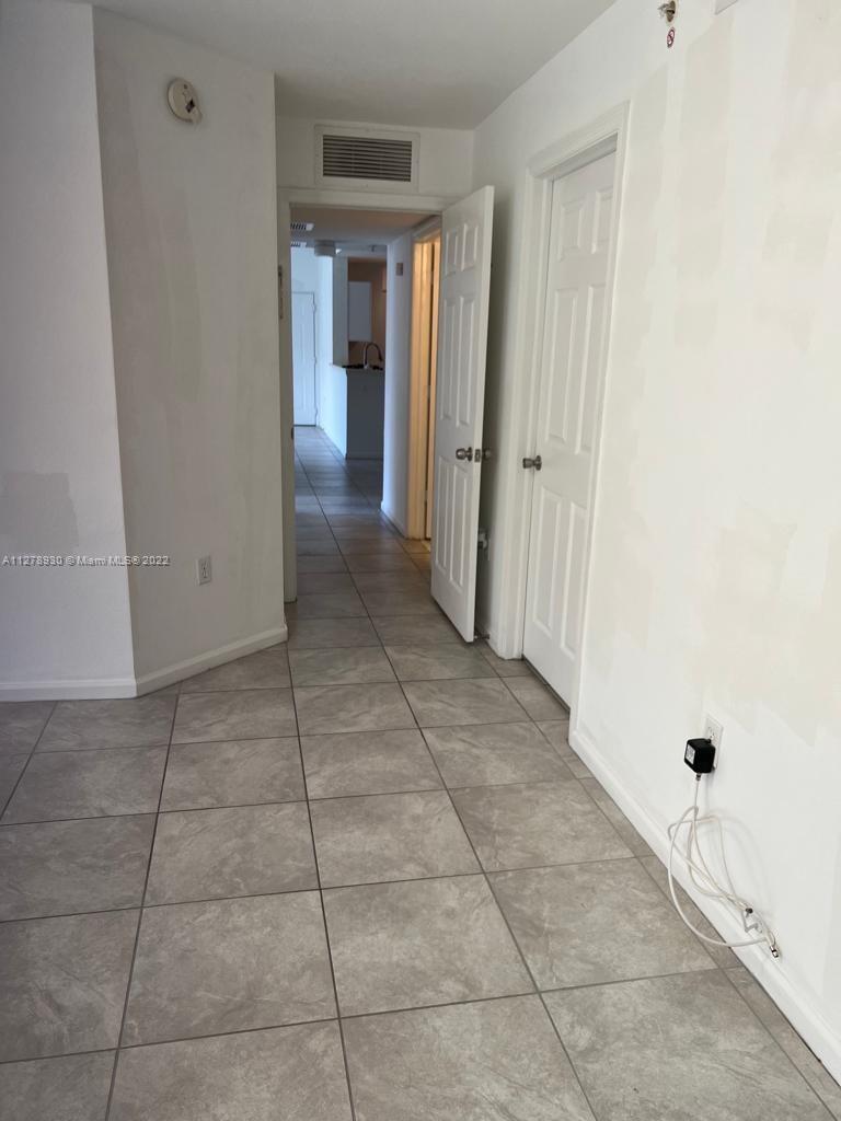 VISTA TRACE 4 CONDO - Residential Lease