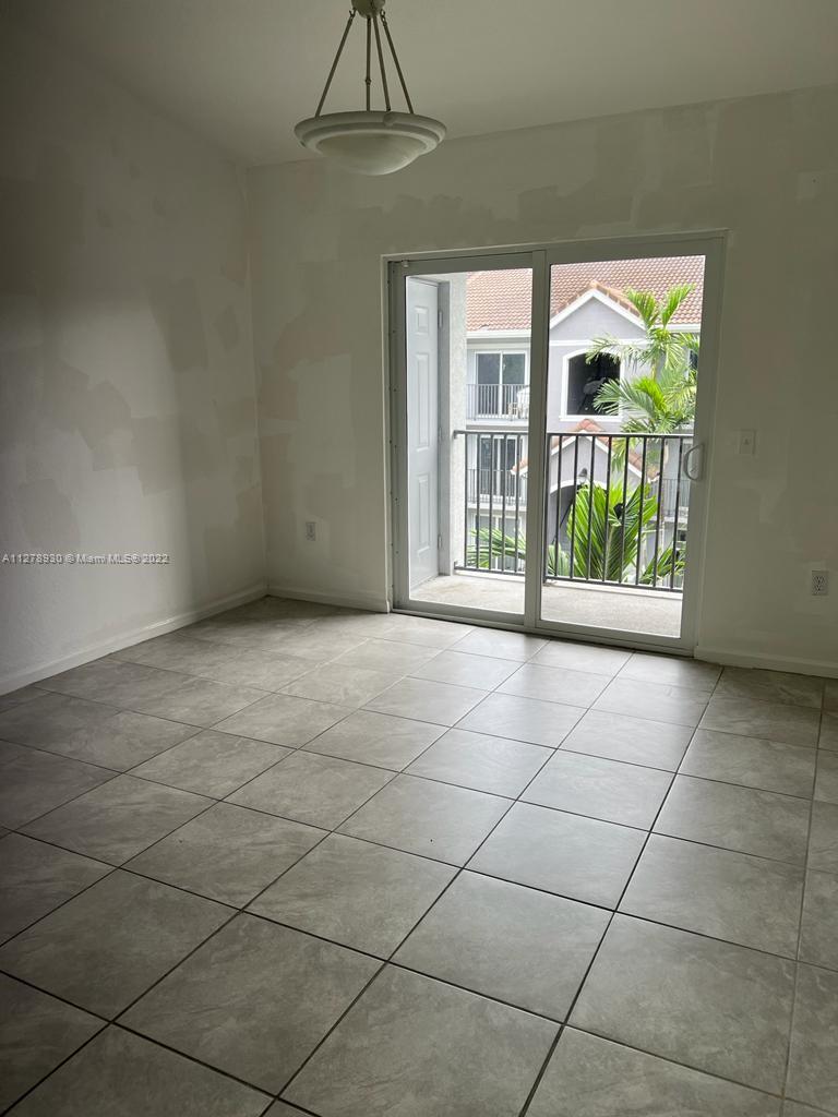 VISTA TRACE 4 CONDO - Residential Lease