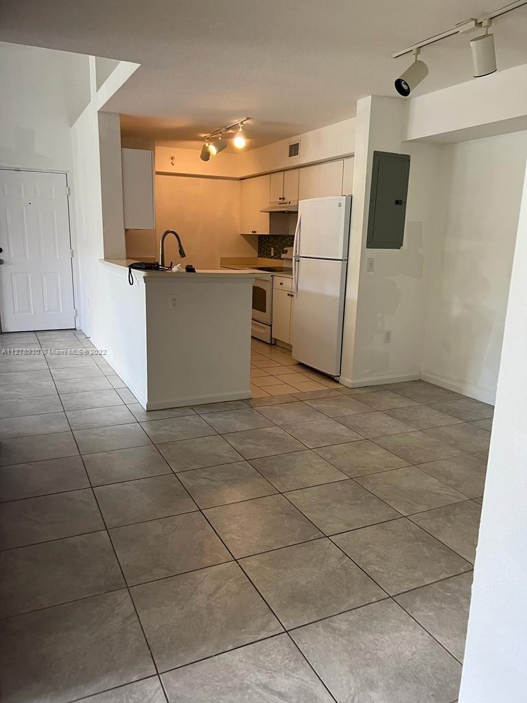VISTA TRACE 4 CONDO - Residential Lease