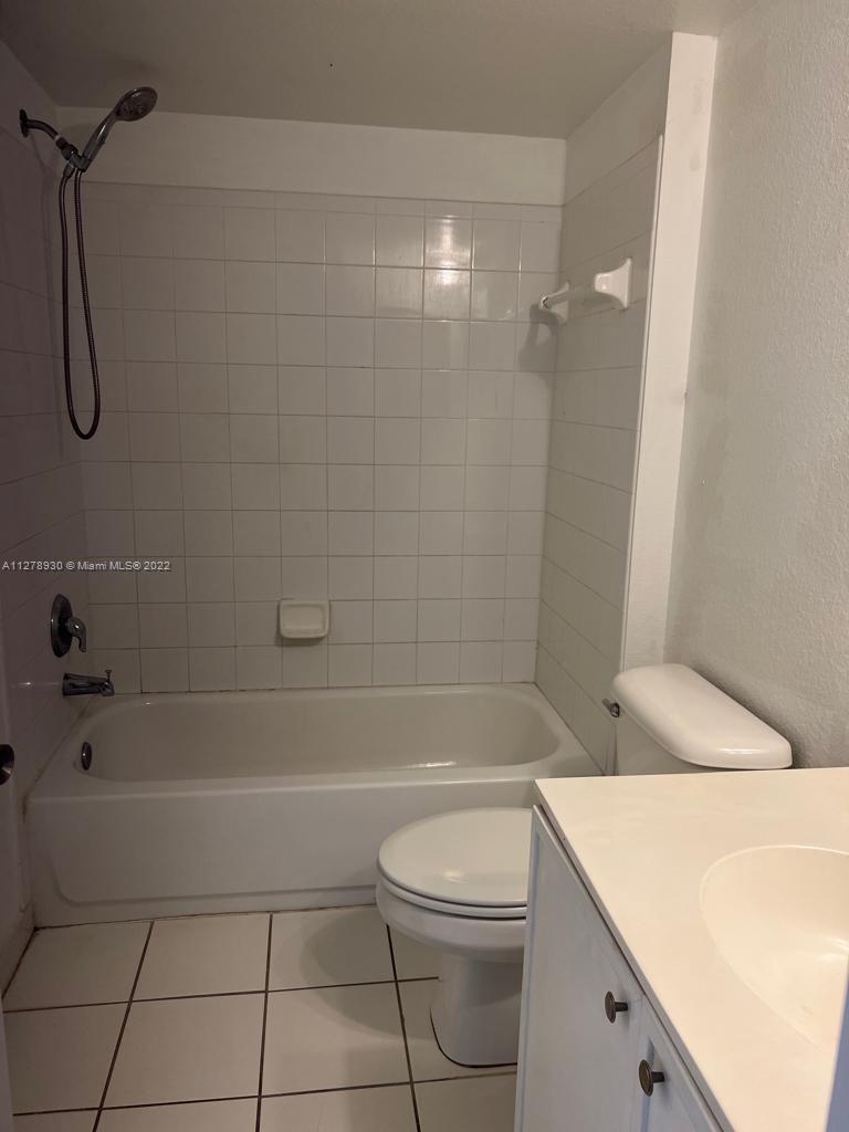 VISTA TRACE 4 CONDO - Residential Lease