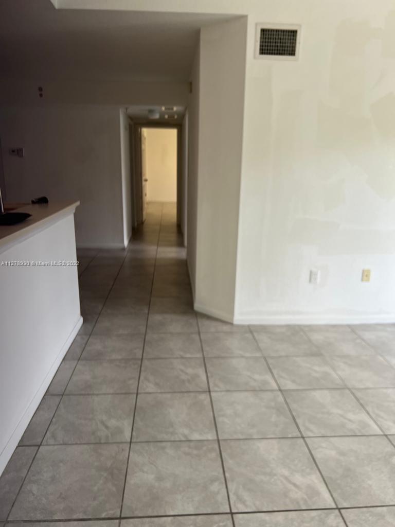 VISTA TRACE 4 CONDO - Residential Lease