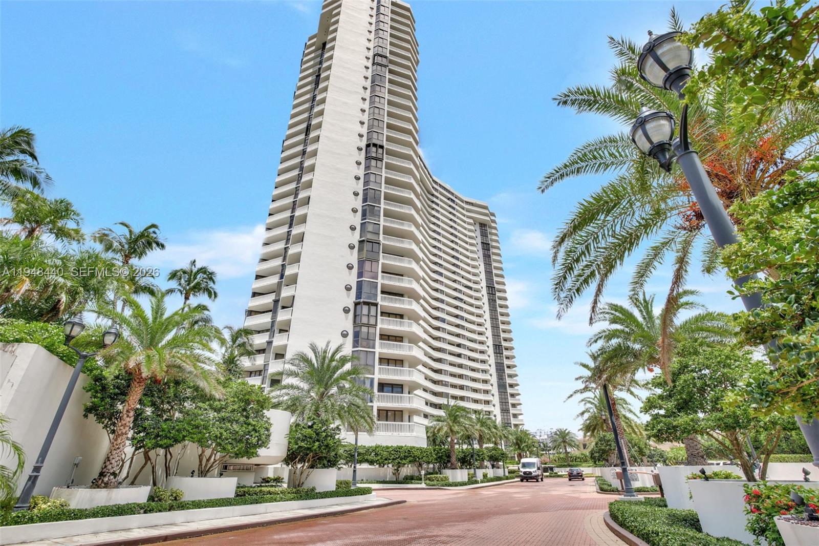 1000 ISL BLVD WILLIAMS IS - Residential