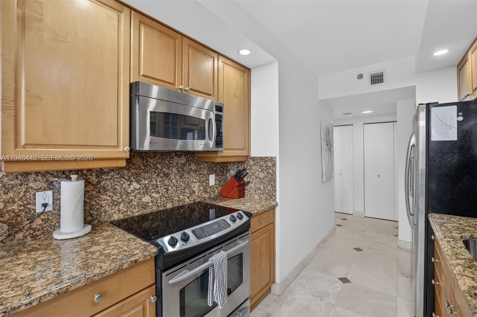 1000 ISL BLVD WILLIAMS IS - Residential