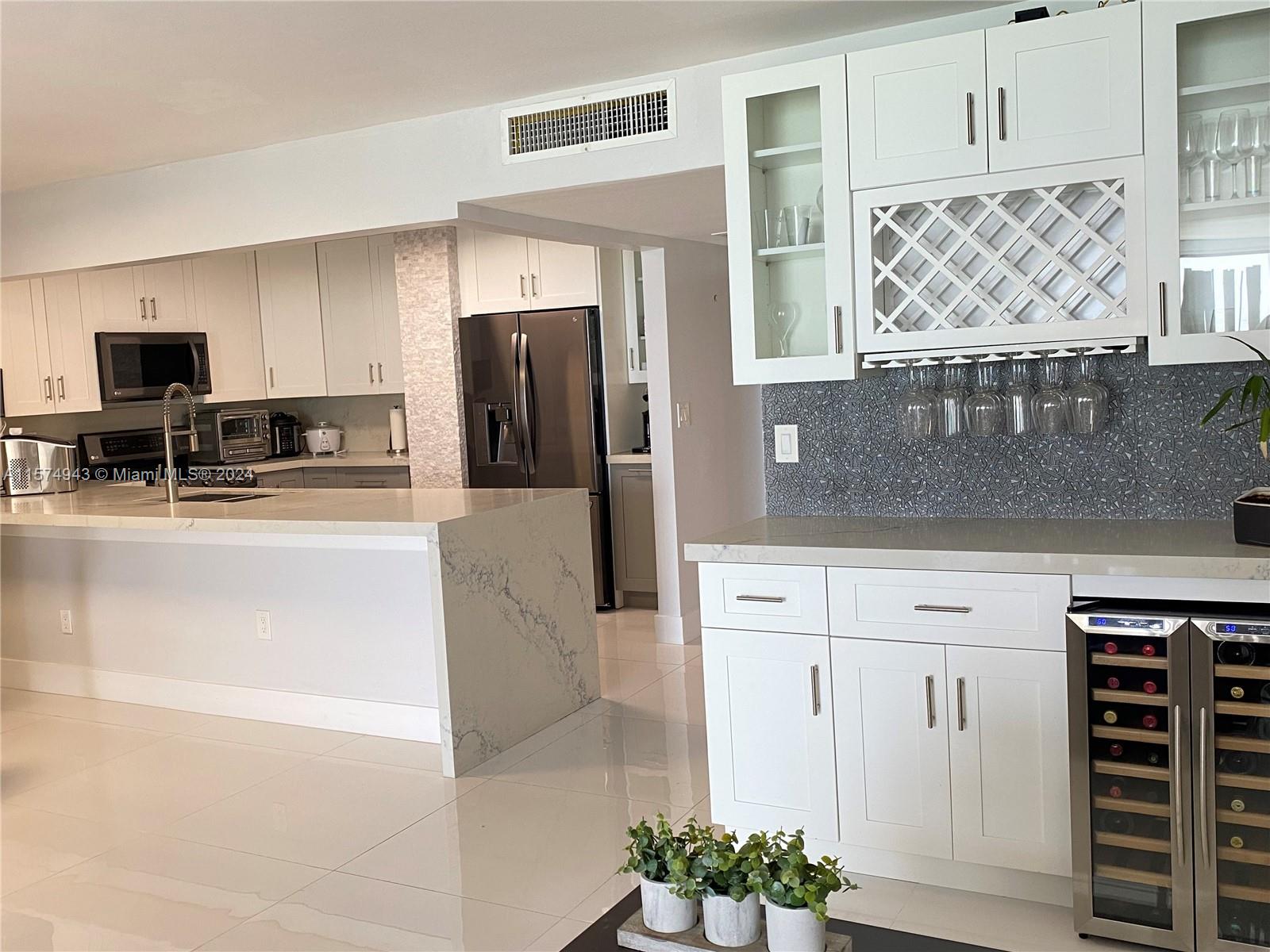 OCEAN PARK CONDO - Residential Lease