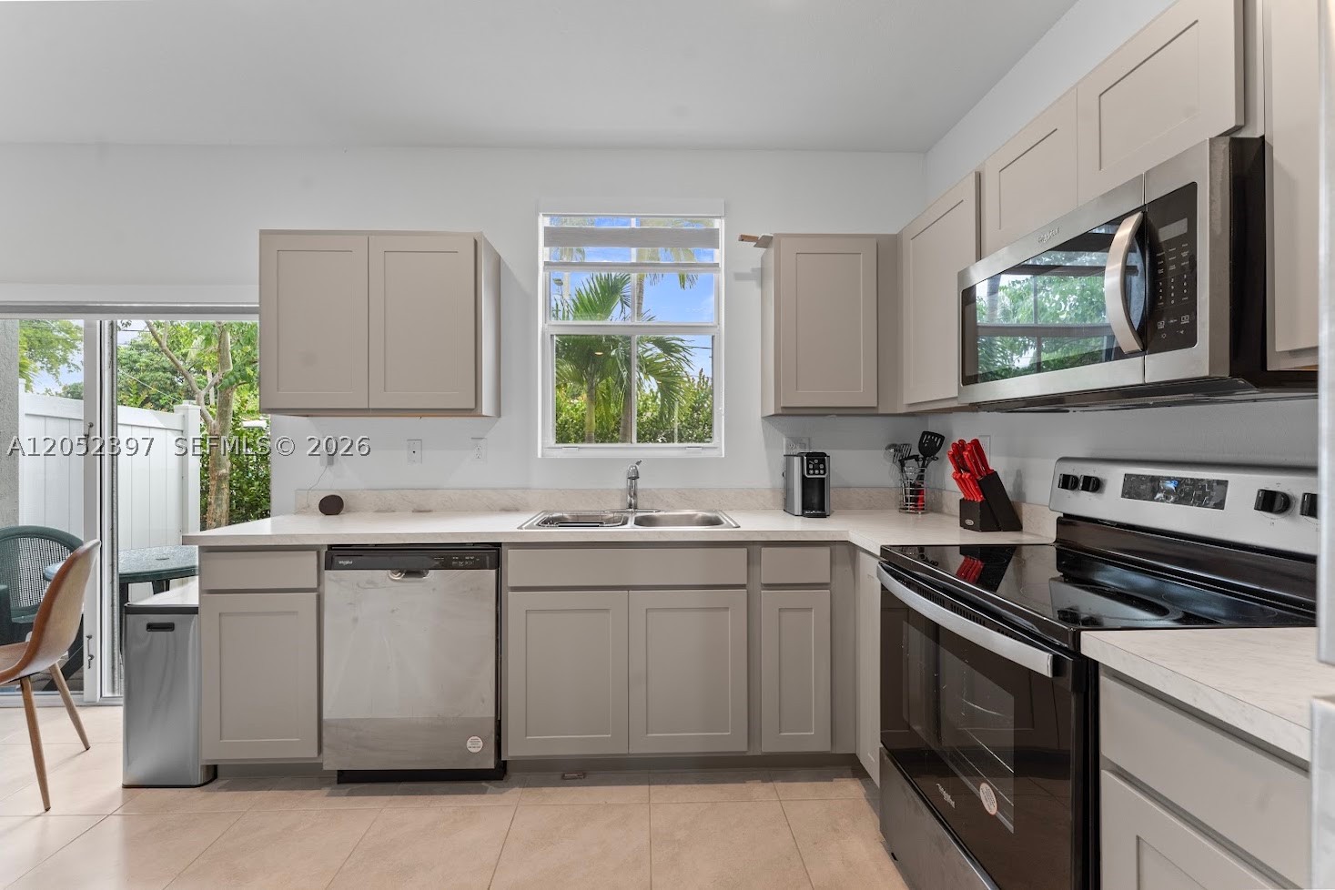 HIGHLAND OAKS - Residential Lease