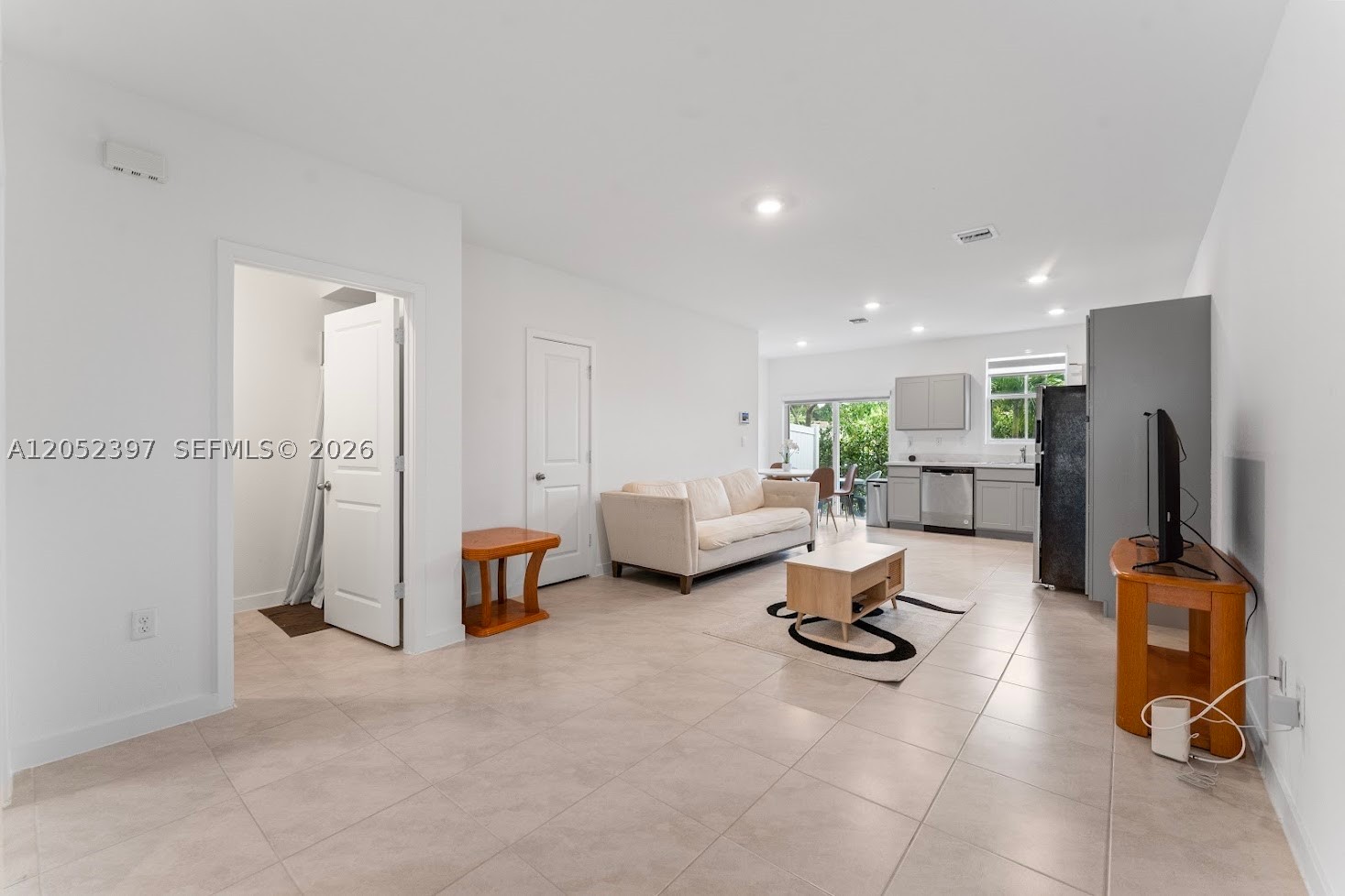 HIGHLAND OAKS - Residential Lease