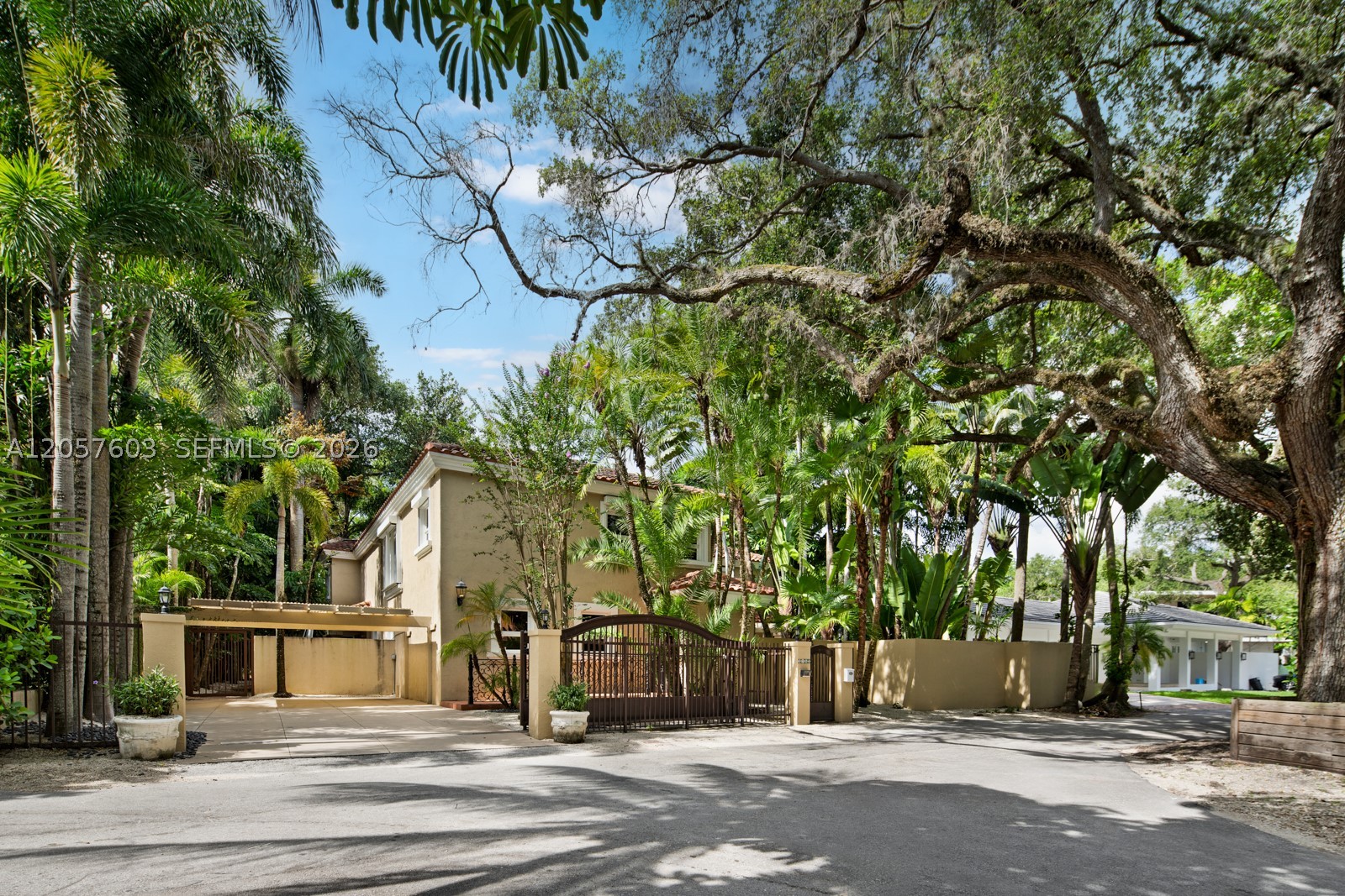 SUNSHINE VILLAS - Residential