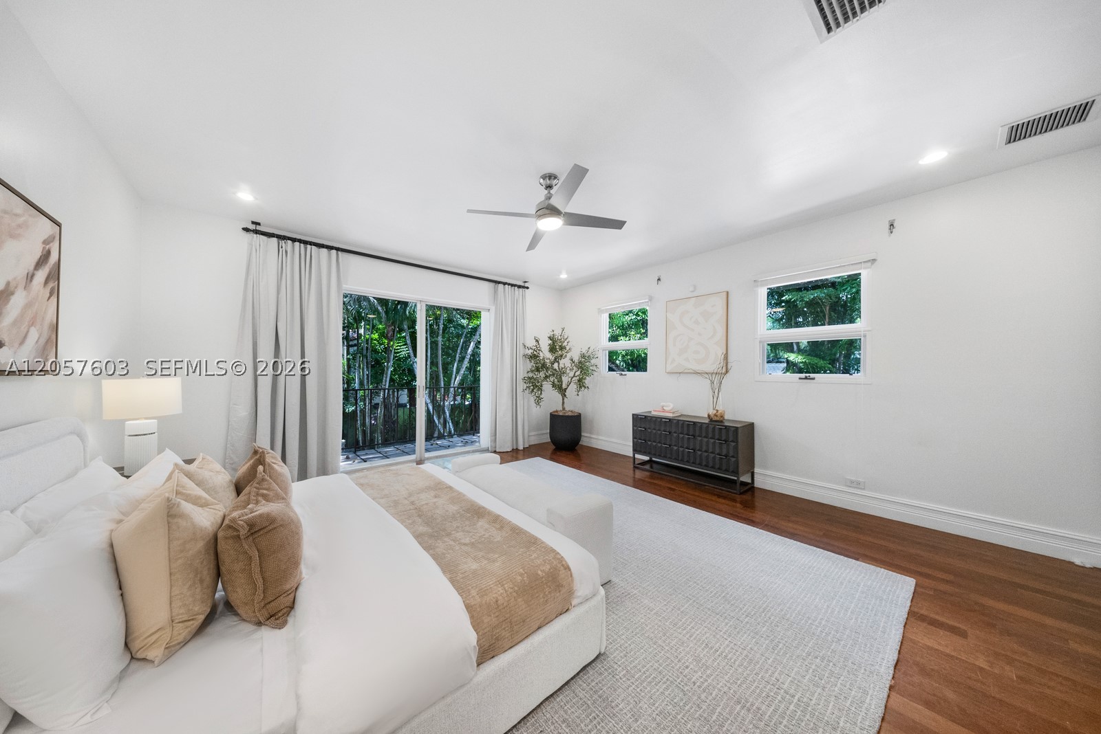 SUNSHINE VILLAS - Residential