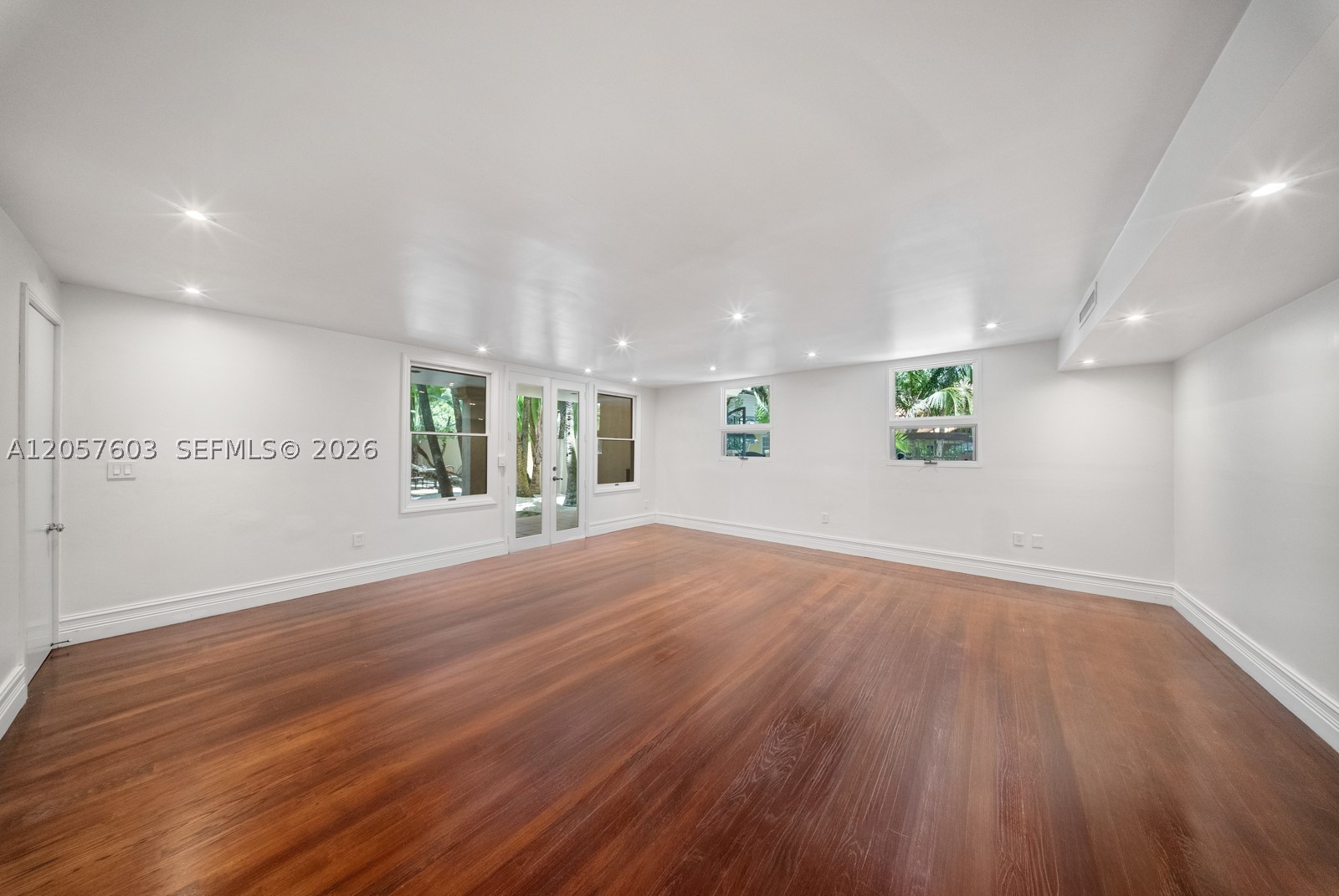SUNSHINE VILLAS - Residential