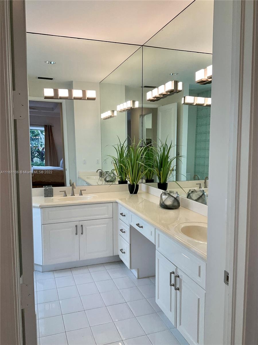 IBIS GOLF AND COUNTRY CLU - Residential Lease