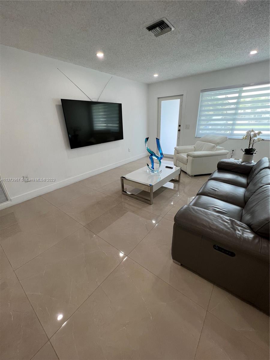 DRIFTWOOD ESTATES NO 3 - Residential Lease
