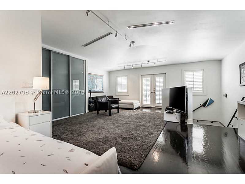 CORAL GABLES RIVIERA SEC - Residential