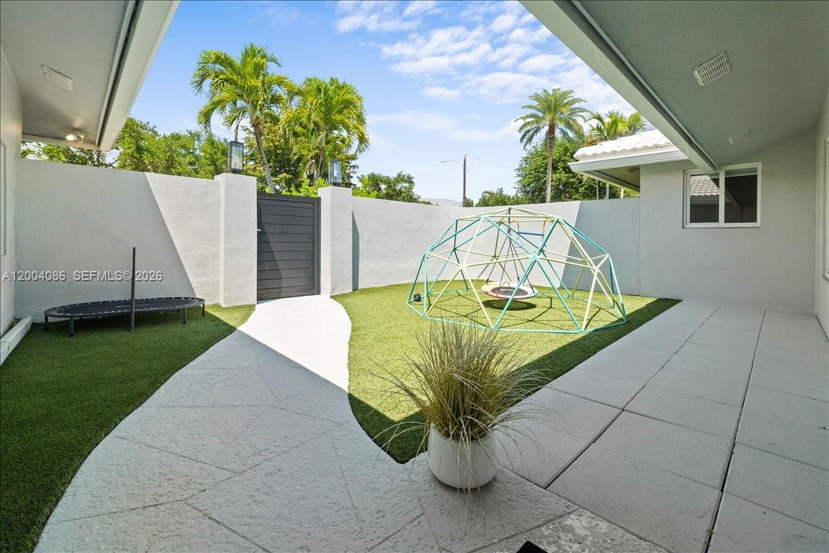 CORAL RIDGE COUNTRY CLUB - Residential