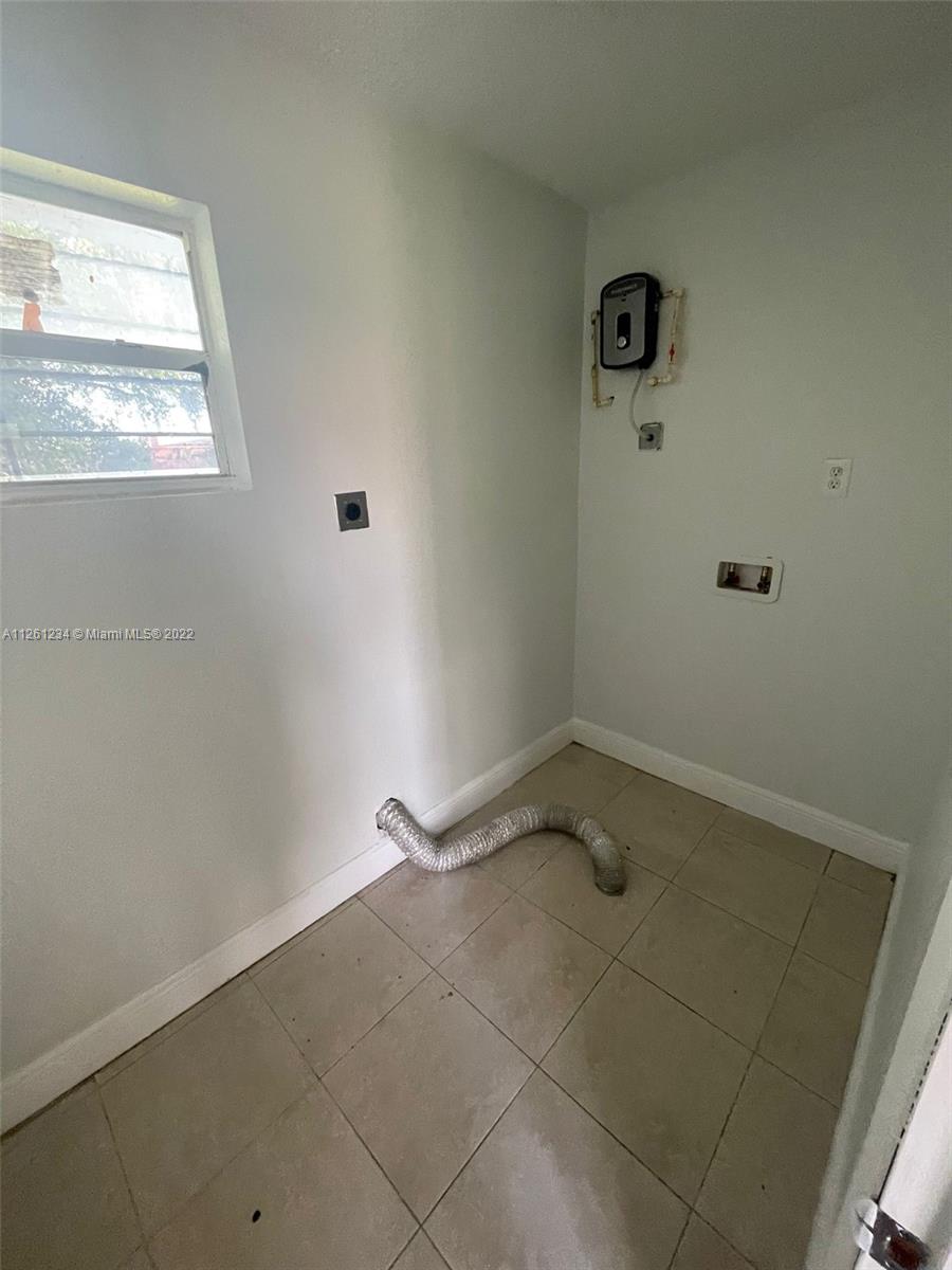 Updated Duplex conveniently located near main highways, hospitals and shopping areas. Property has updated kitchen, central air unit, tile flooring, and new water heater.