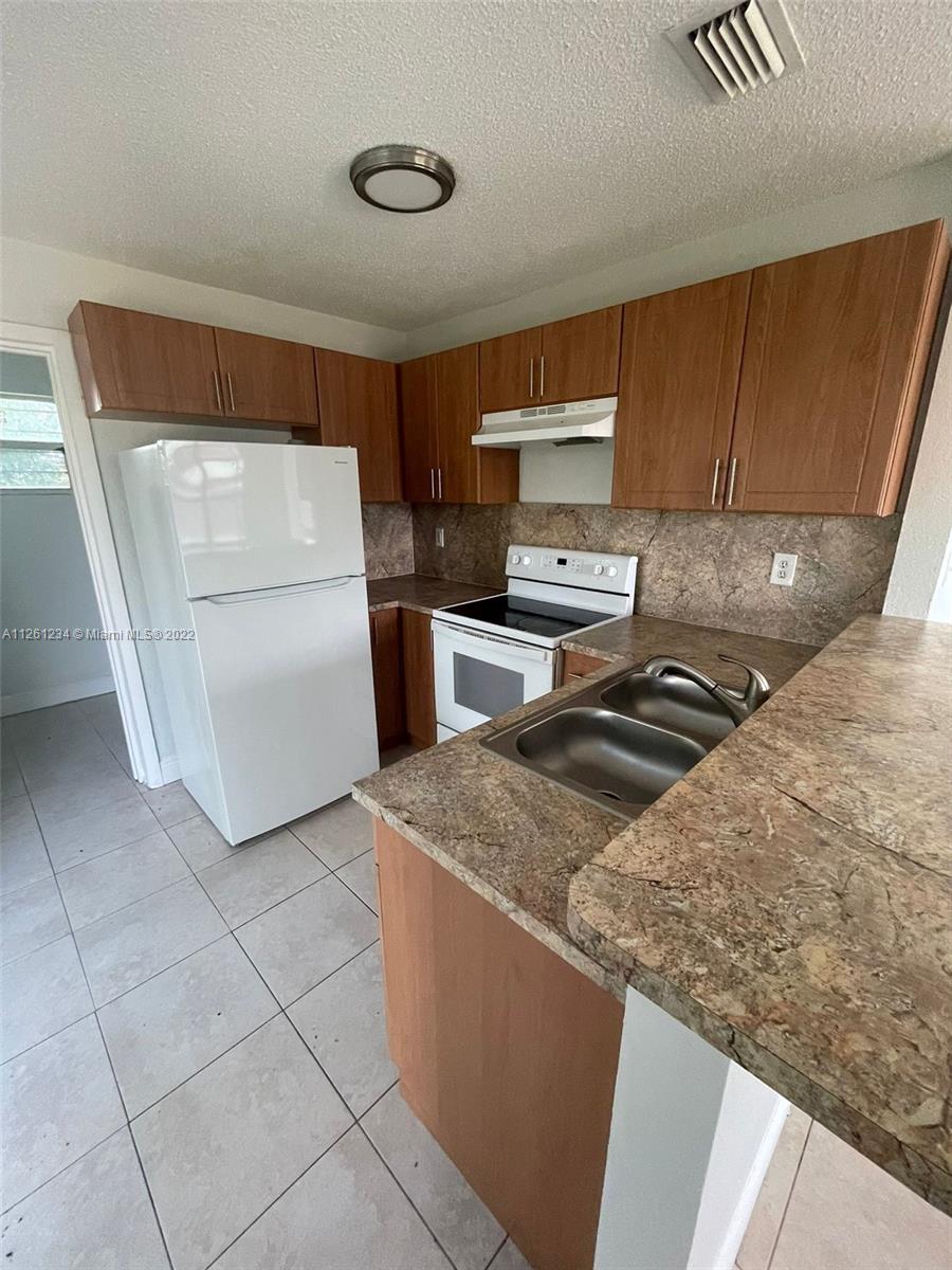PINE WOOD PK - Residential Lease