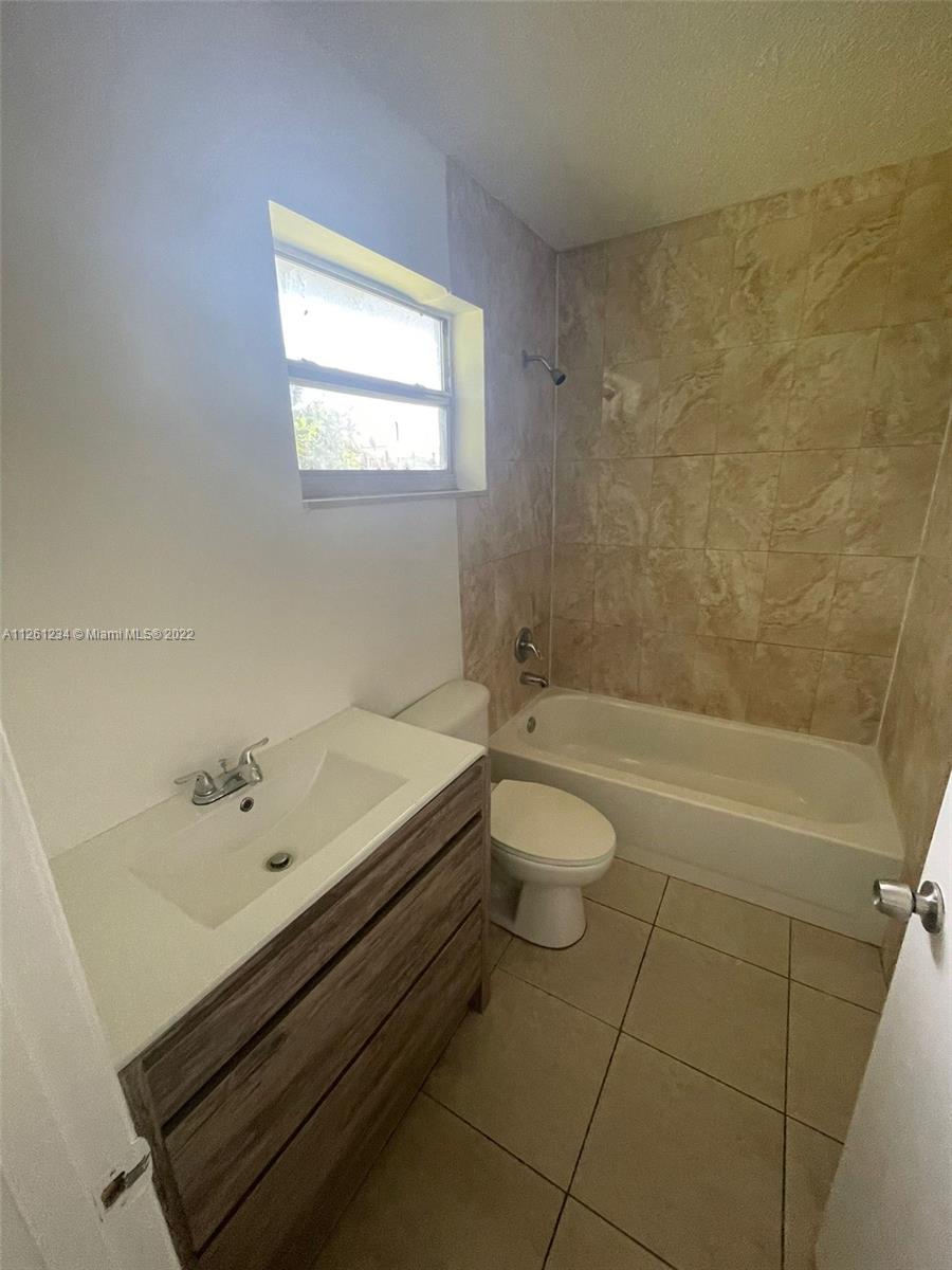 PINE WOOD PK - Residential Lease