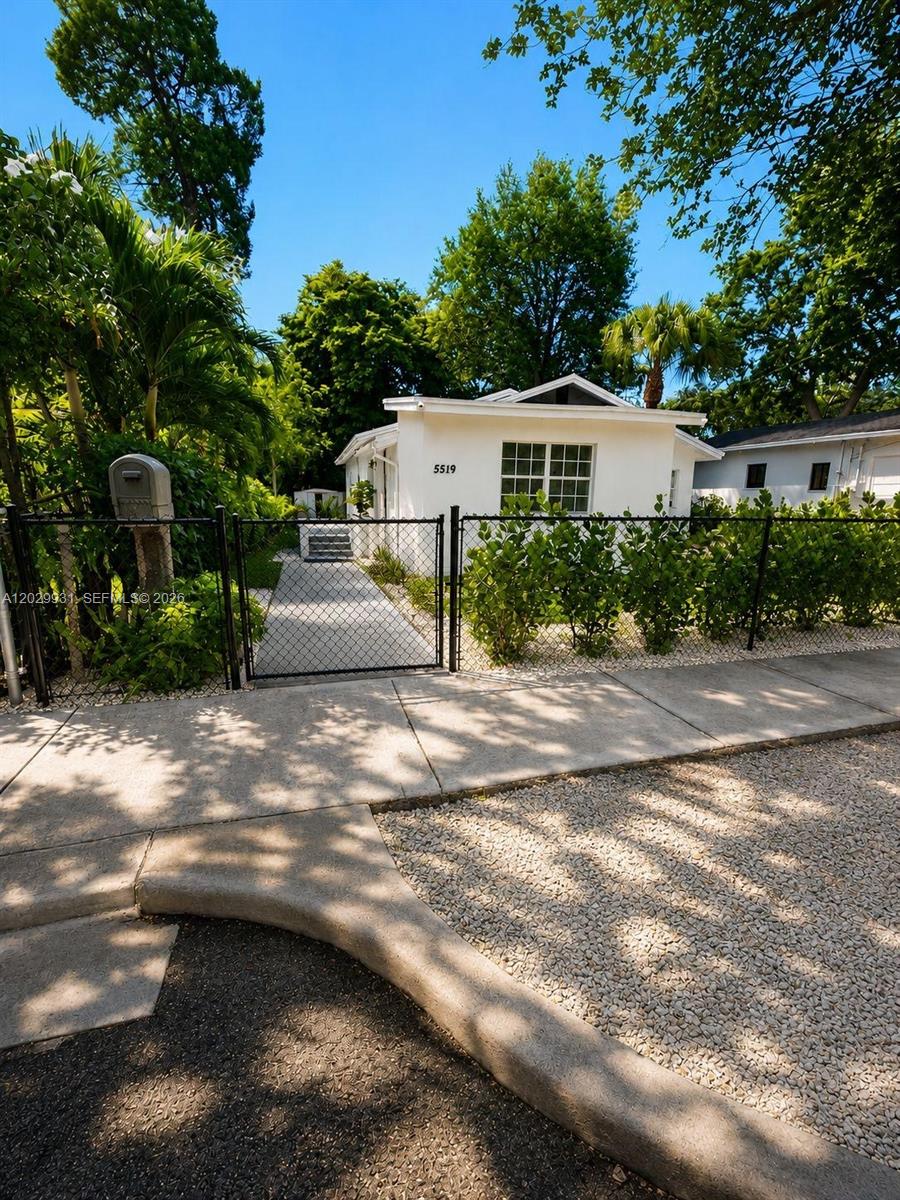 BUENA VISTA GARDENS - Residential Lease