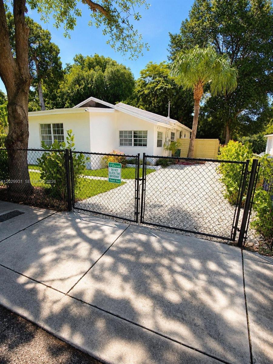 BUENA VISTA GARDENS - Residential Lease