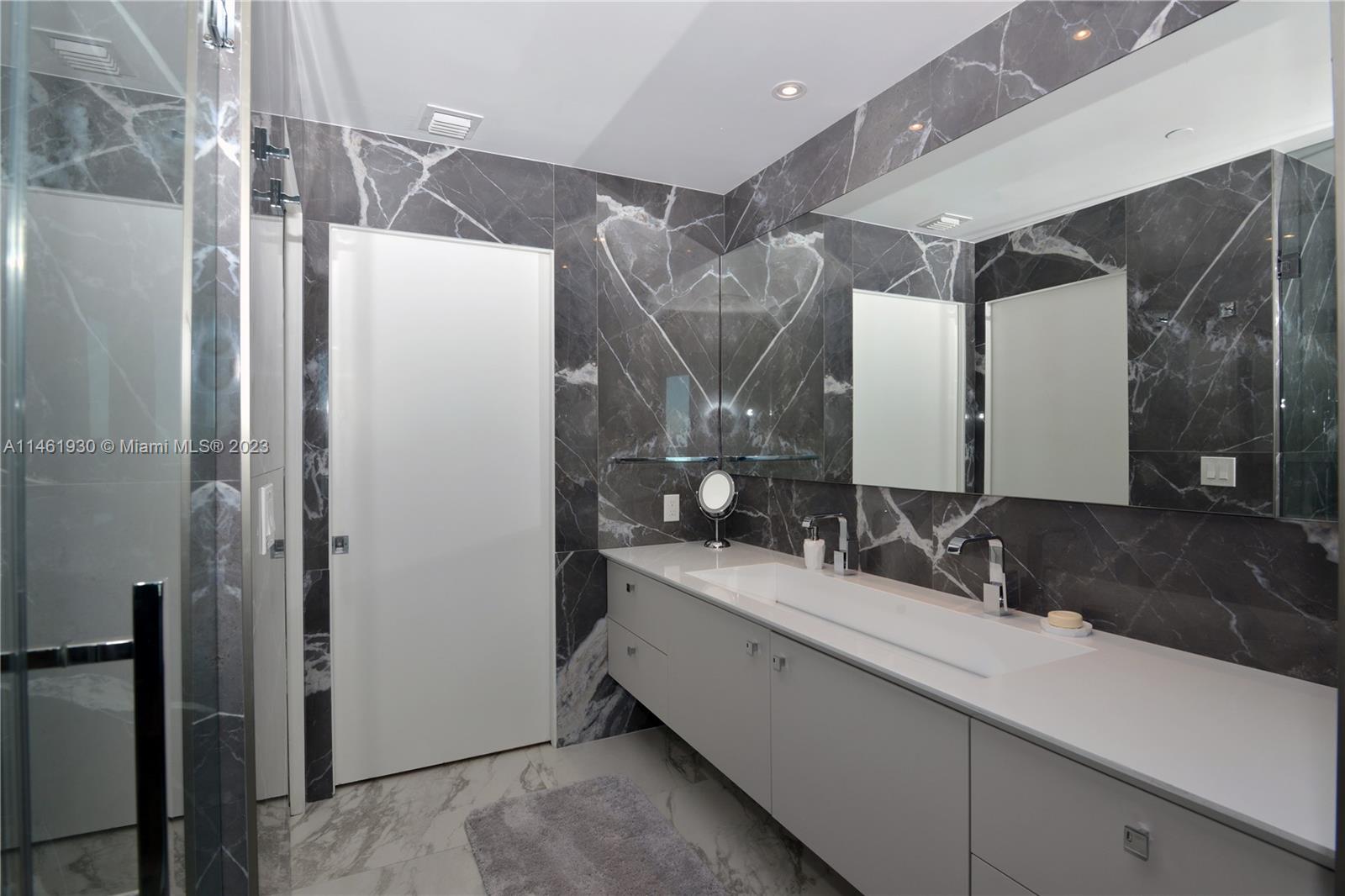 PARAMOUNT BAY CONDO - Residential