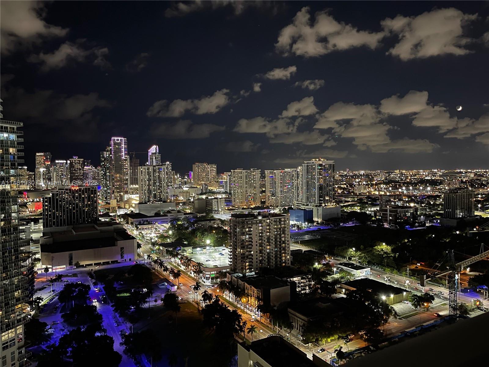 PARAMOUNT BAY CONDO - Residential