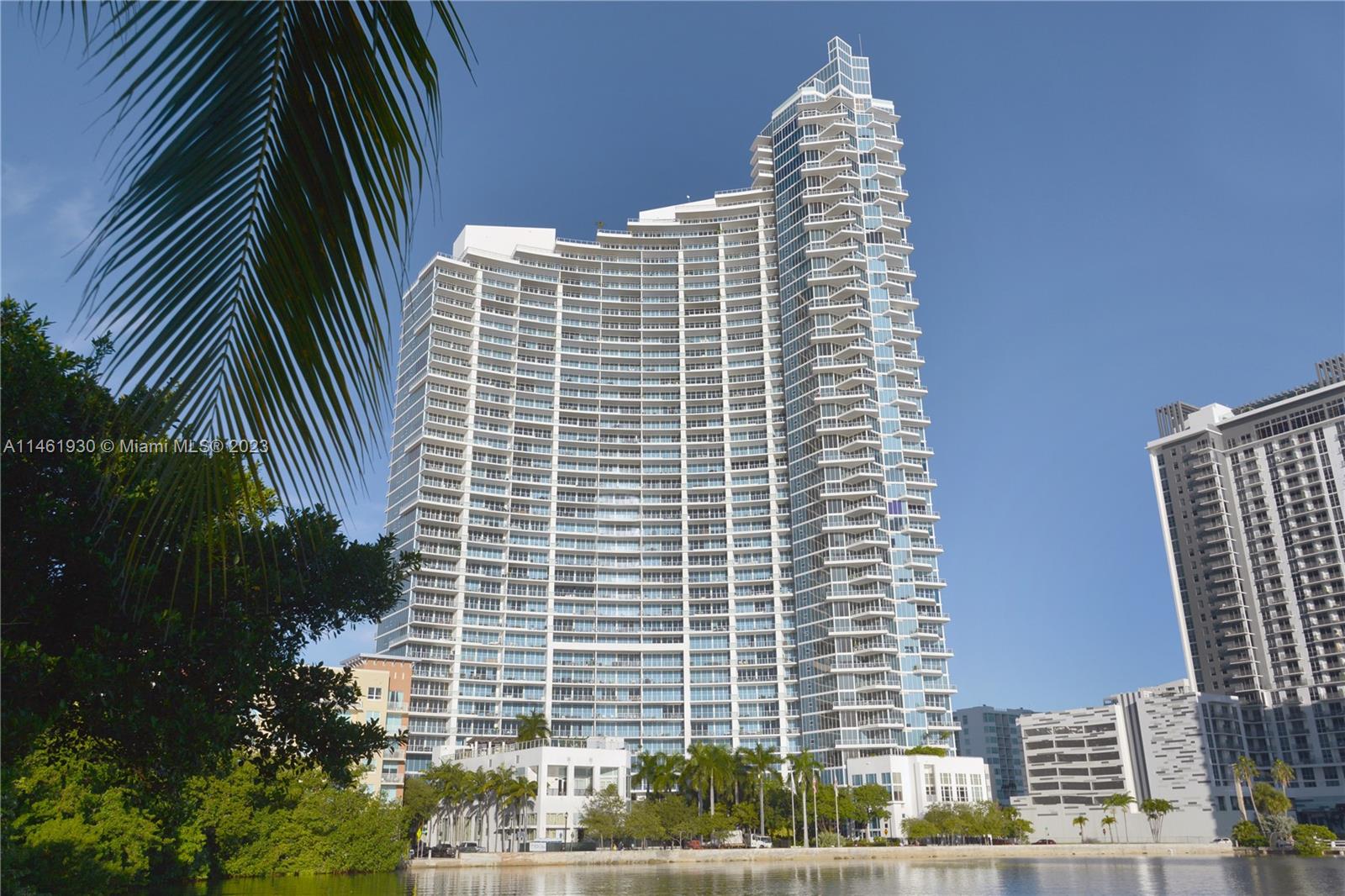 PARAMOUNT BAY CONDO - Residential