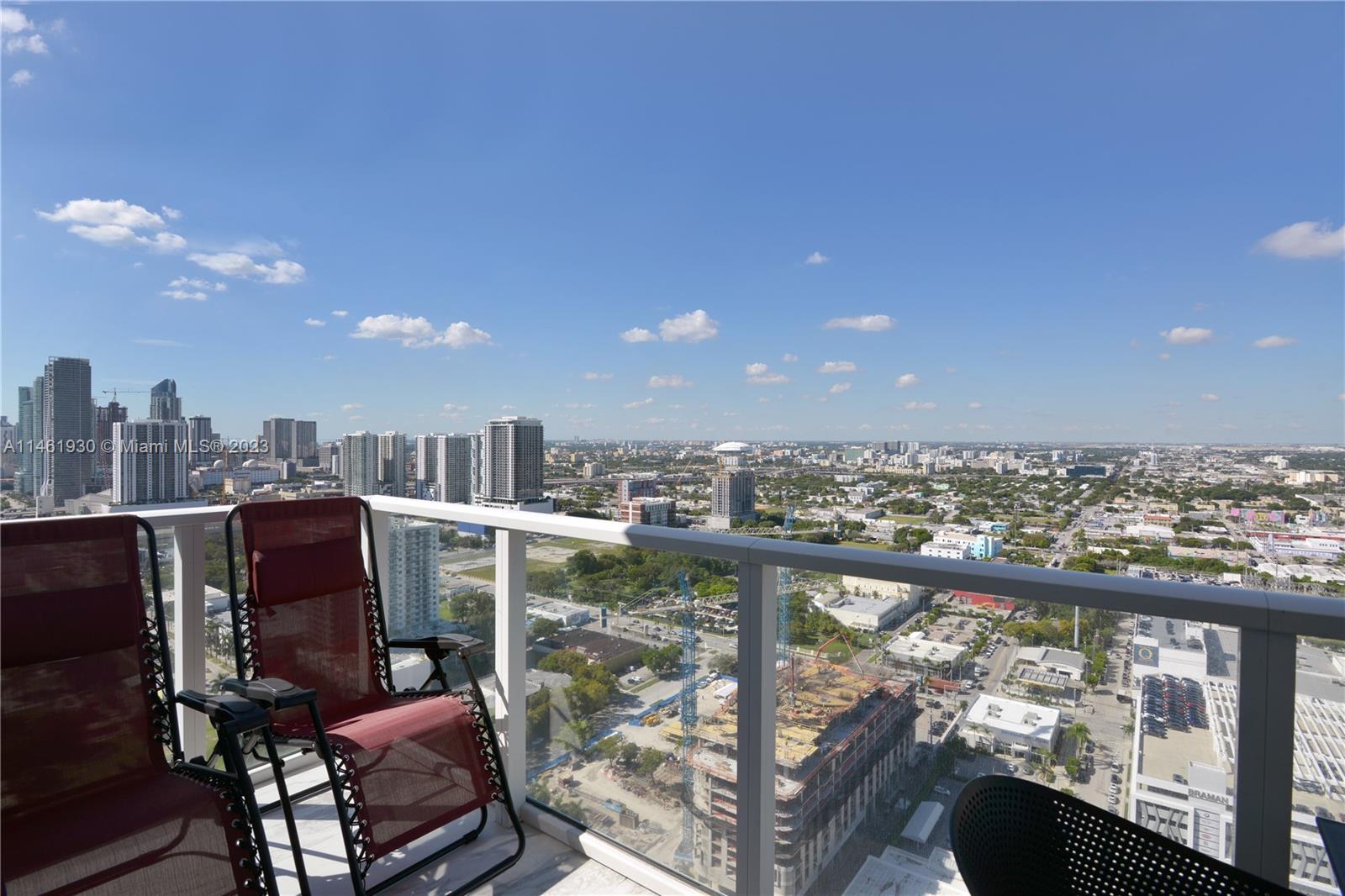 PARAMOUNT BAY CONDO - Residential