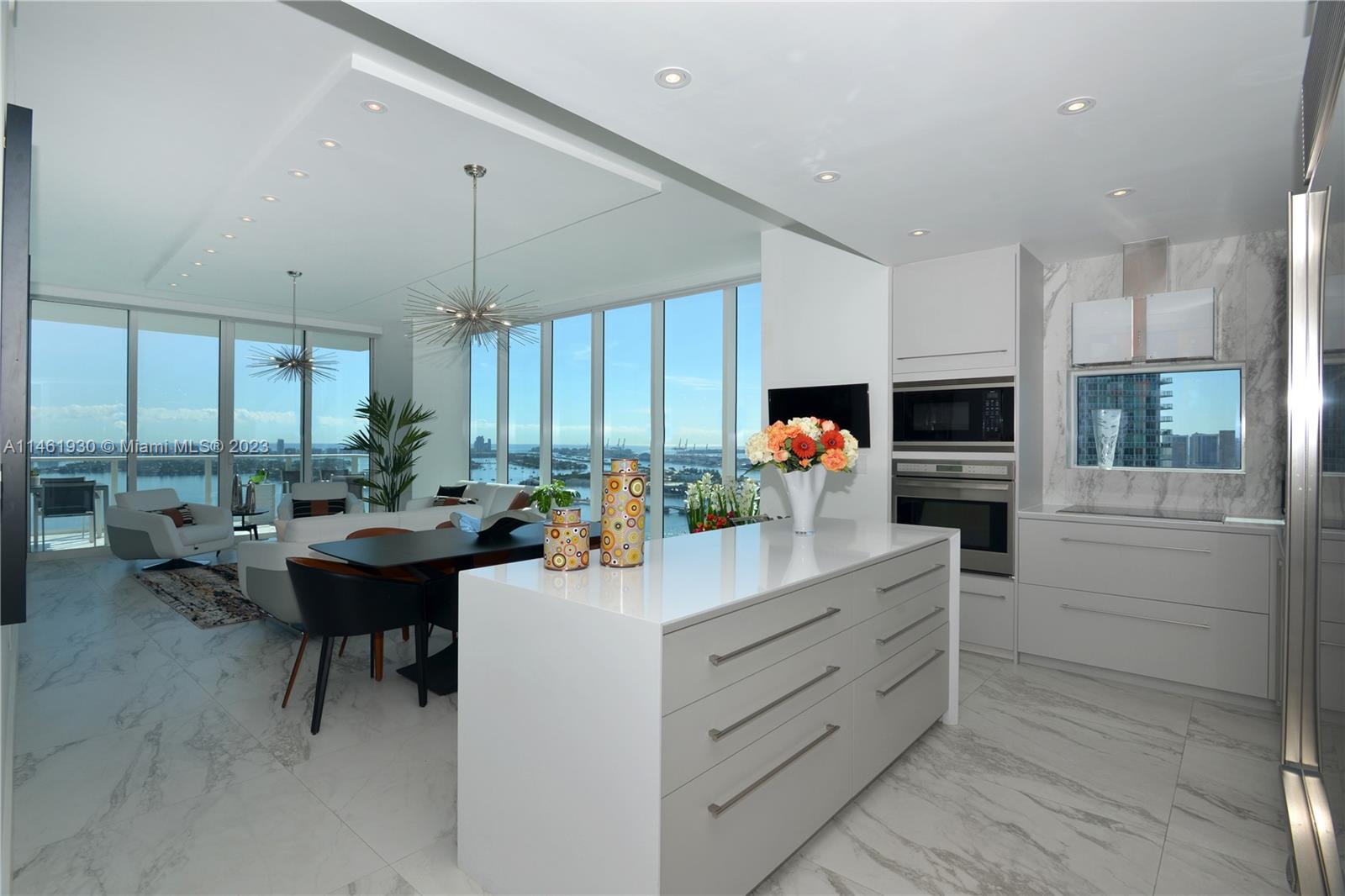 PARAMOUNT BAY CONDO - Residential