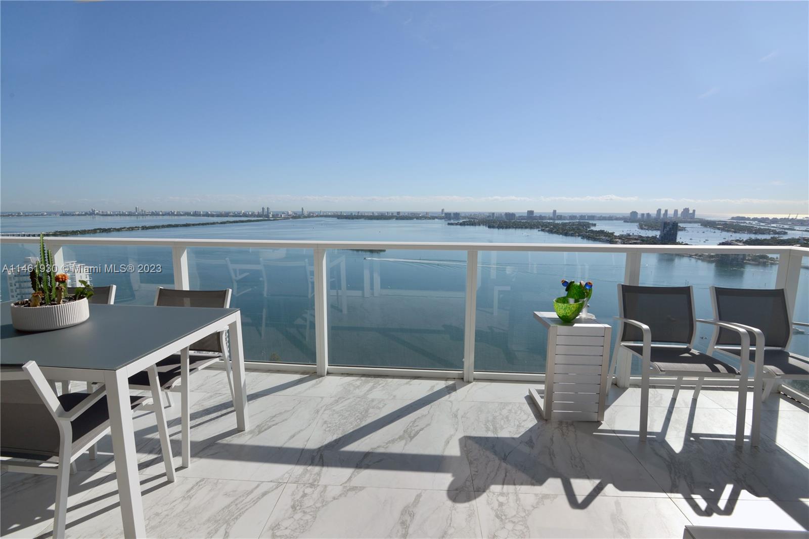 PARAMOUNT BAY CONDO - Residential